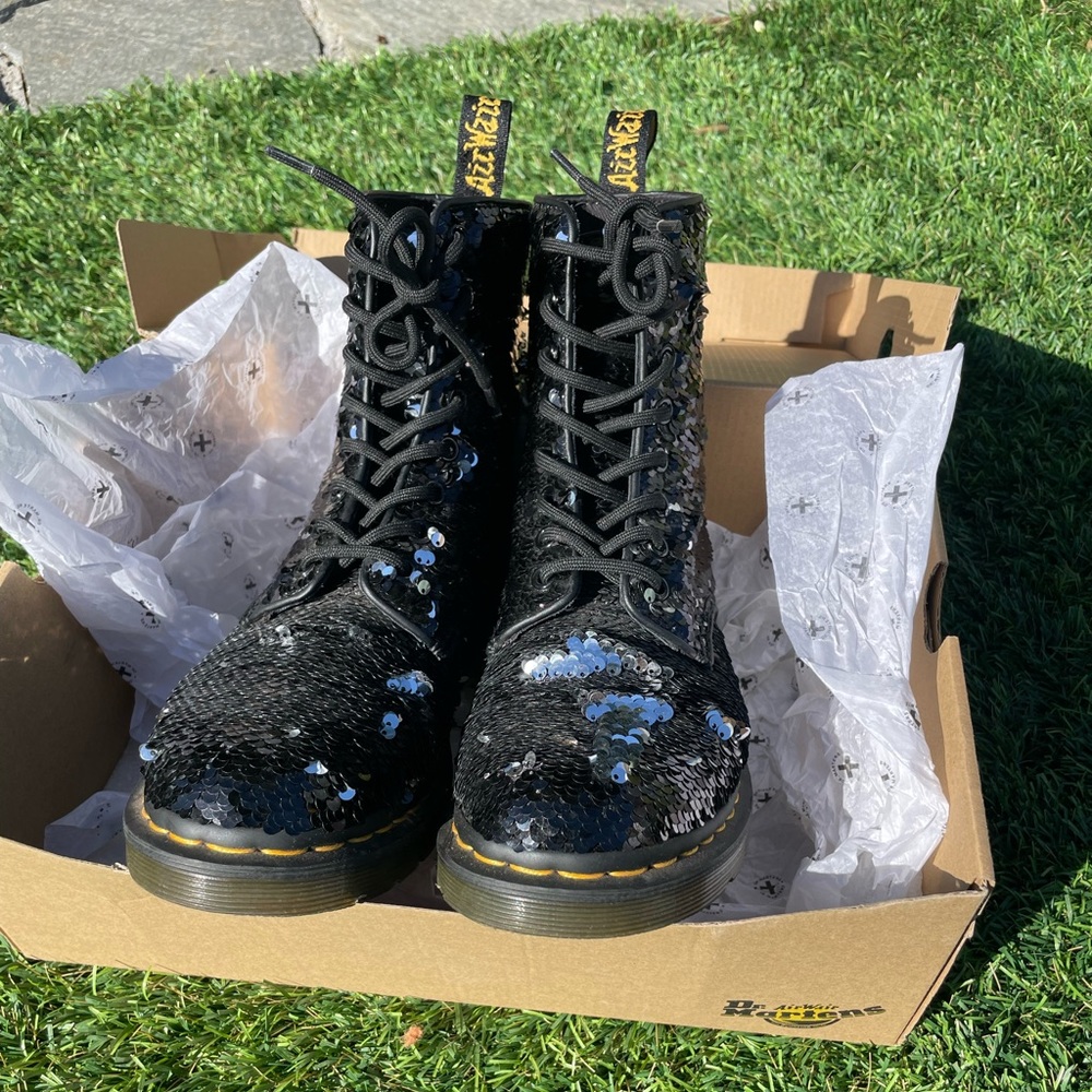 Dr. martens 1460 Pascal sequin black and sliver women’s 7